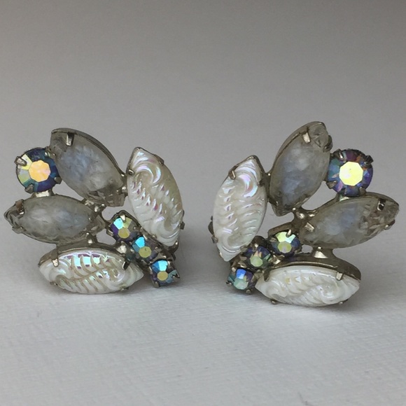 Vintage Jewelry - Vintage Aurora Borealis Rhinestone Clip Earrings